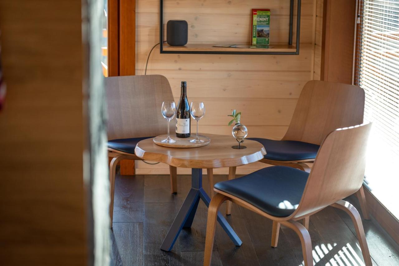 Houten Vakantiewoning "Reisnaarpolen" Royaal Ontbijt, Sauna En Hottub Czarna Gora Exterior photo