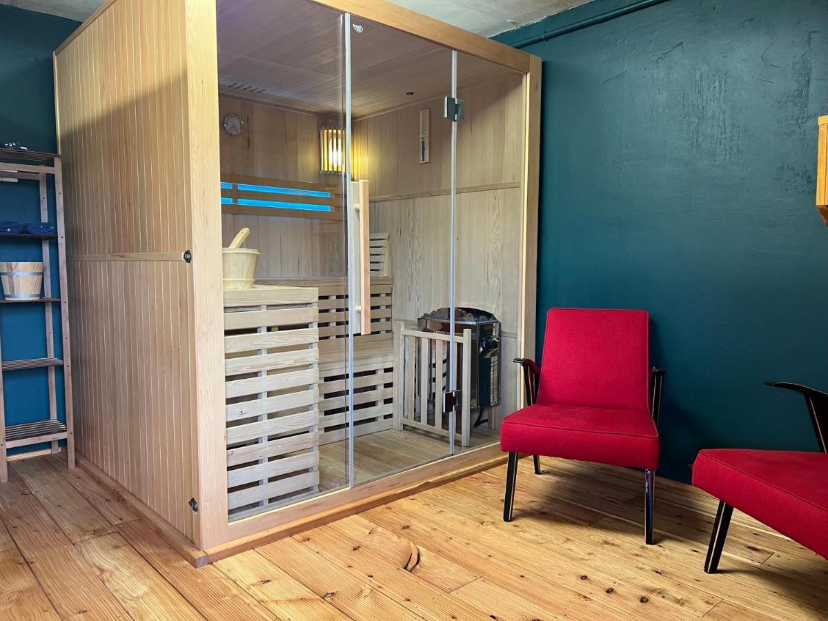 Houten Vakantiewoning "Reisnaarpolen" Royaal Ontbijt, Sauna En Hottub Czarna Gora Exterior photo