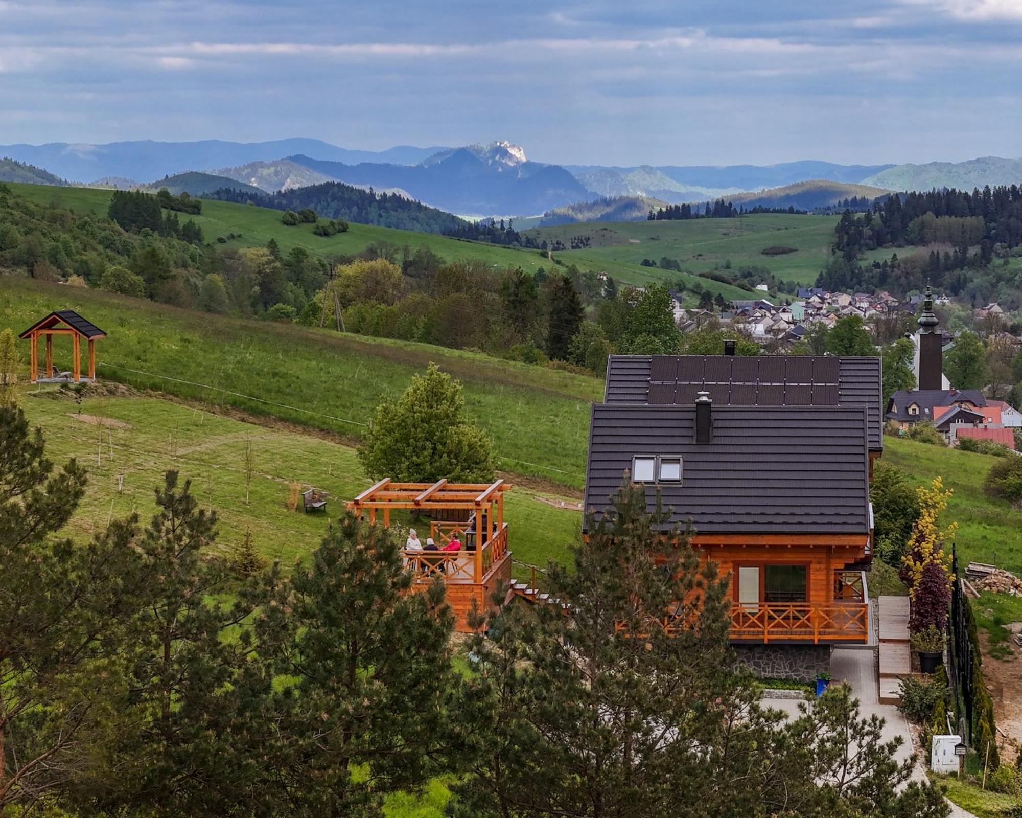 Houten Vakantiewoning "Reisnaarpolen" Royaal Ontbijt, Sauna En Hottub Czarna Gora Exterior photo